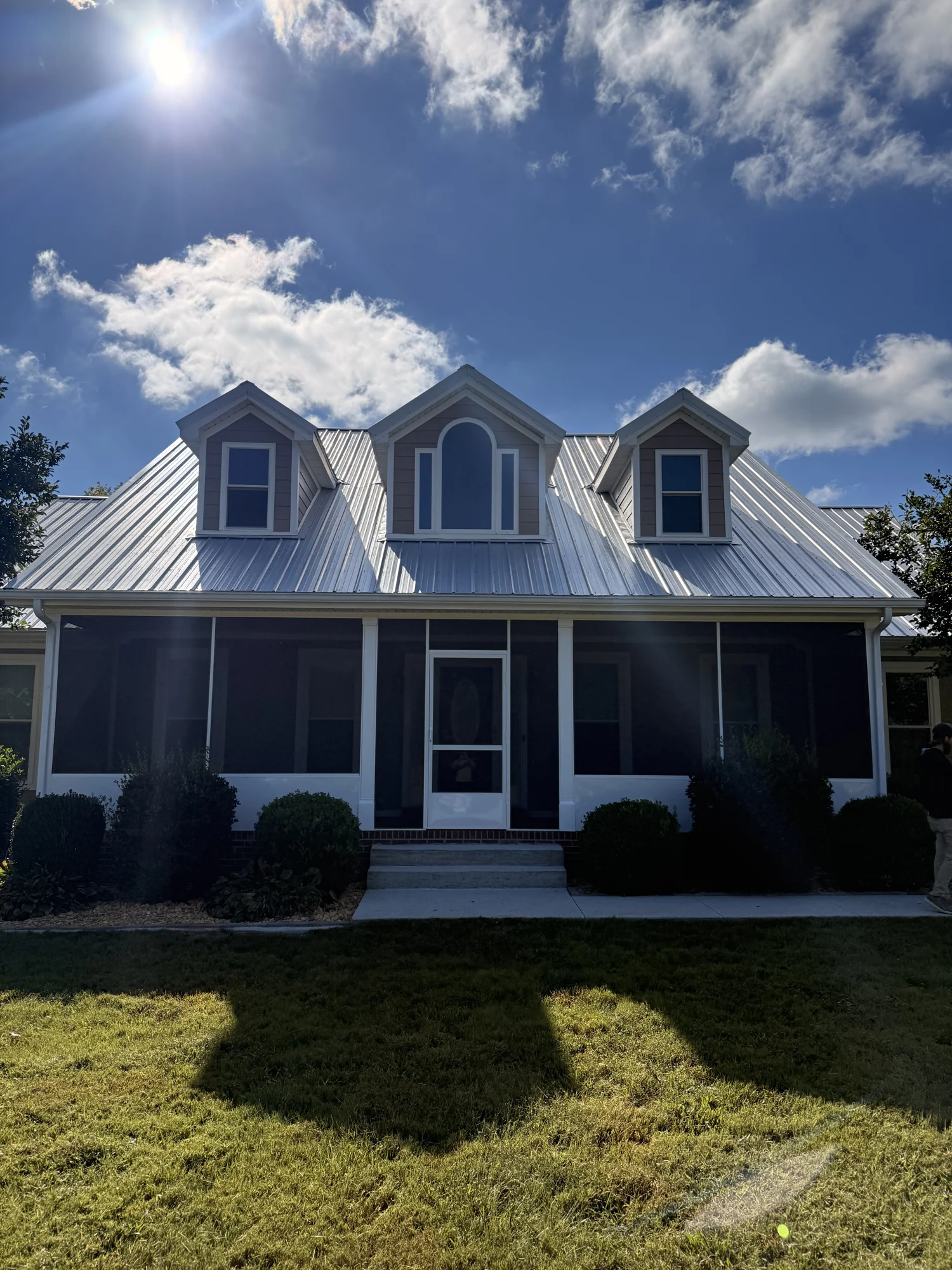A wider photograph of the Kentucky home and completed screen-enclosure project.